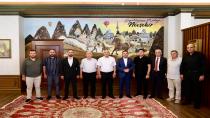 Rasim Arı, Nevşehir Esnaf ve Sanatkârlar Odaları Birliği Başkanı Mehmet Pınarbaşı ve oda başkanlarını makamında ağırladı. 